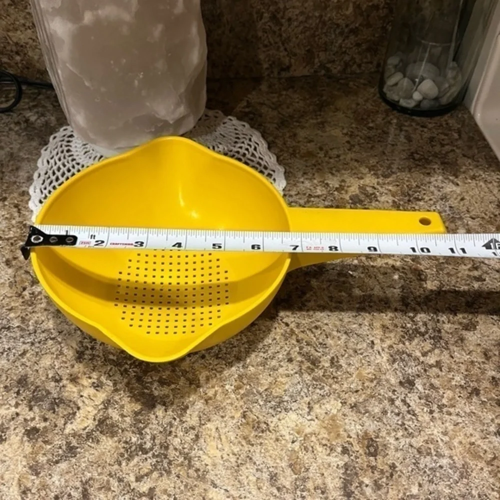 Vintage Tupperware Double Spouted Strainer